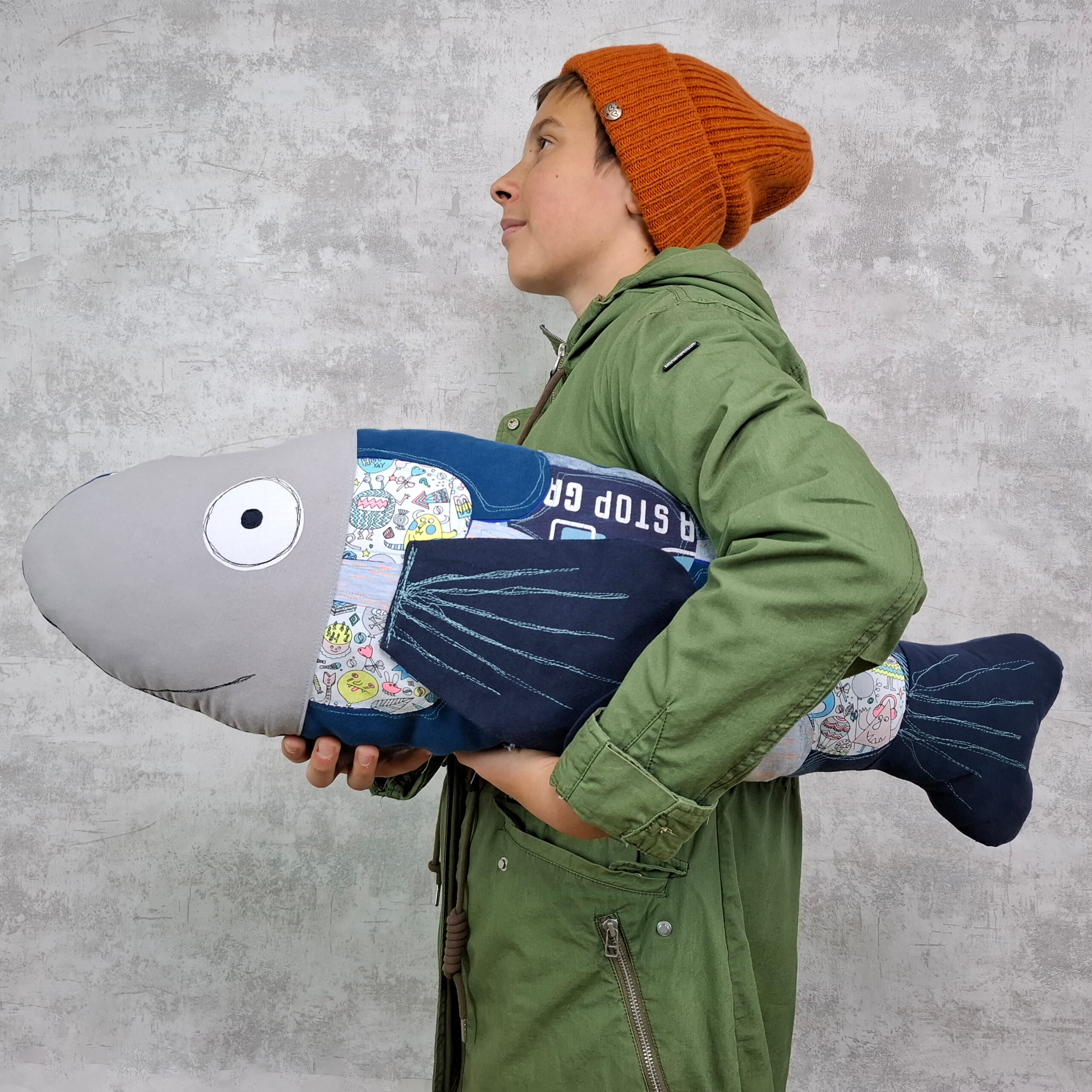 Nadine Miesenburg, Blauzone 
Individuelle Erinnerungsstücke und Trost aus Stoff aus Kleidung von Verstorbenen und geliebten Haustieren.