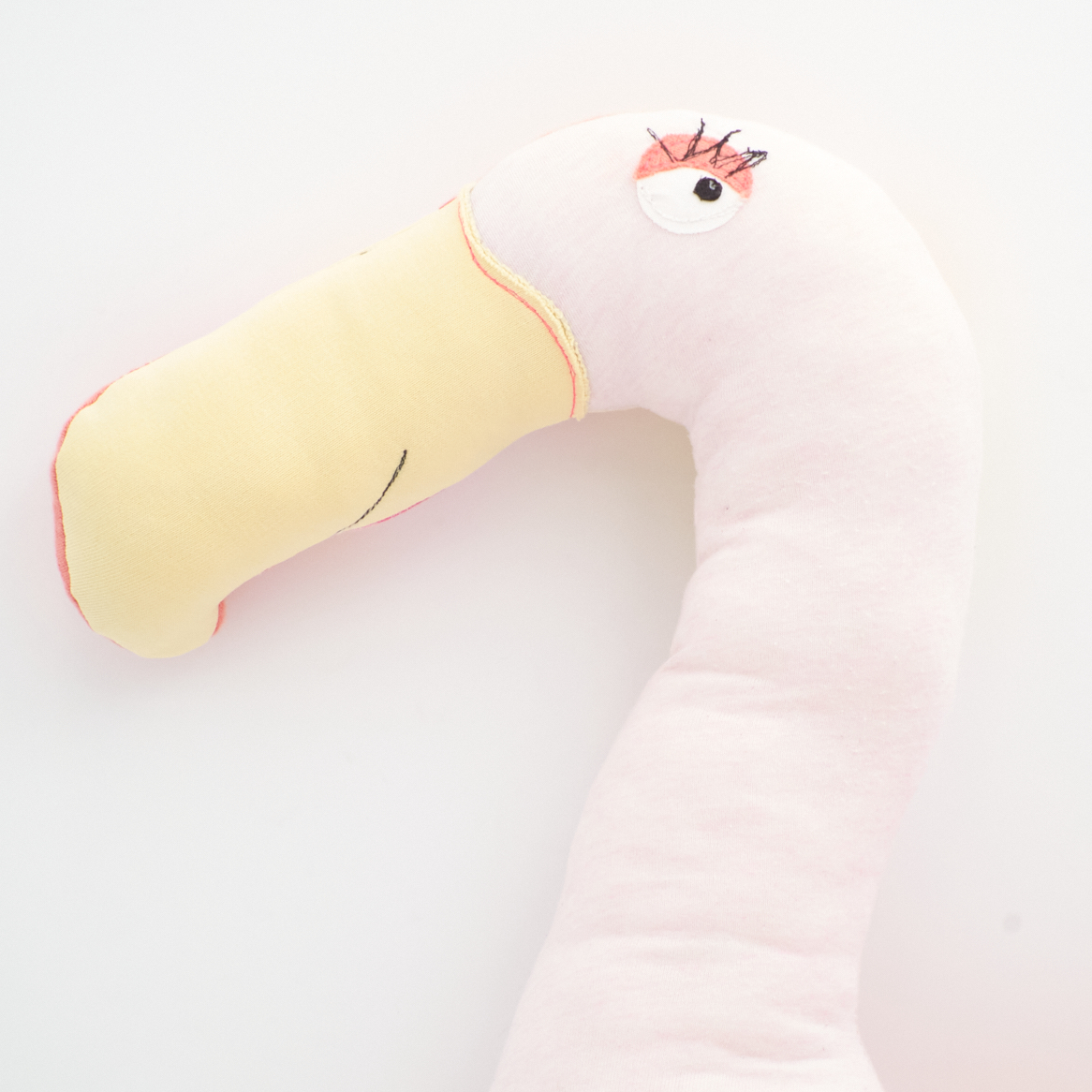 Kuschelfreund Flamingo Nadine Miesenburg, Blauzone - Trauer begleiten, Erinnerung gestalten, Textilgestaltung aus Stoffen mit Erinnerungen von Verstorbenen