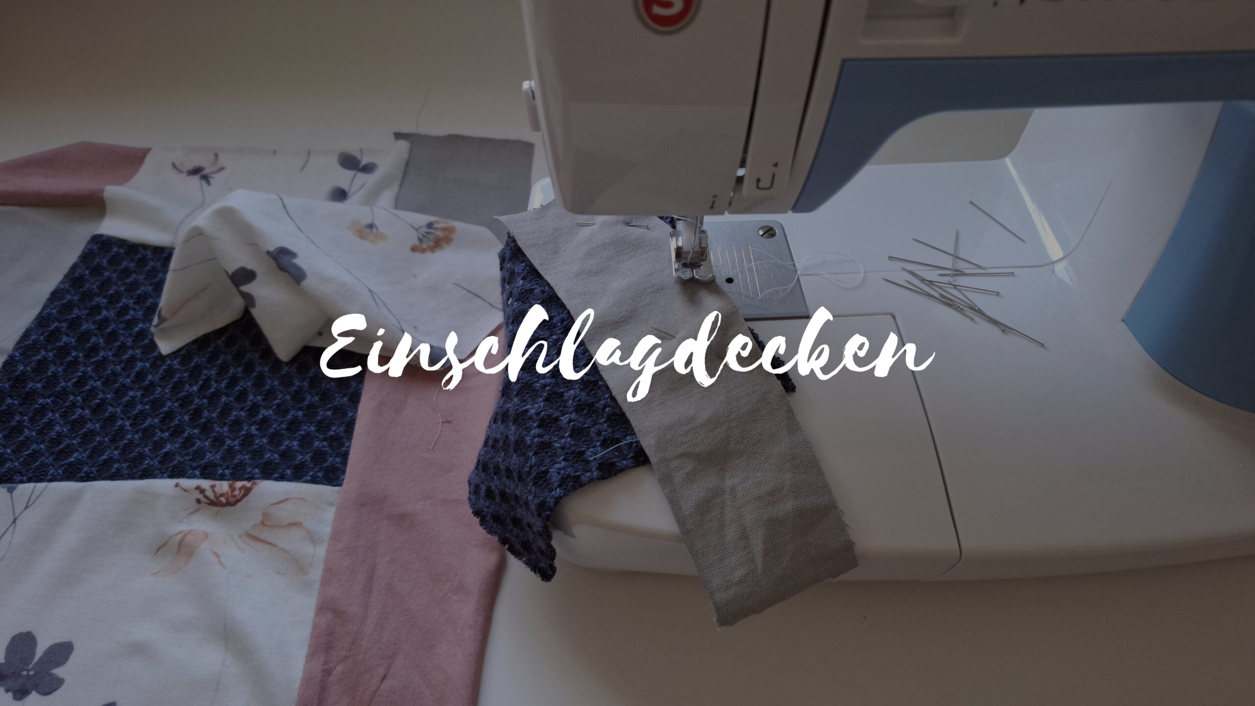 Titelbild-Einschlagdecken
Nadine Miesenburg, Blauzone - Trauer begleiten, Erinnerung gestalten, Textilgestaltung aus Stoffen mit Erinnerungen von Verstorbenen