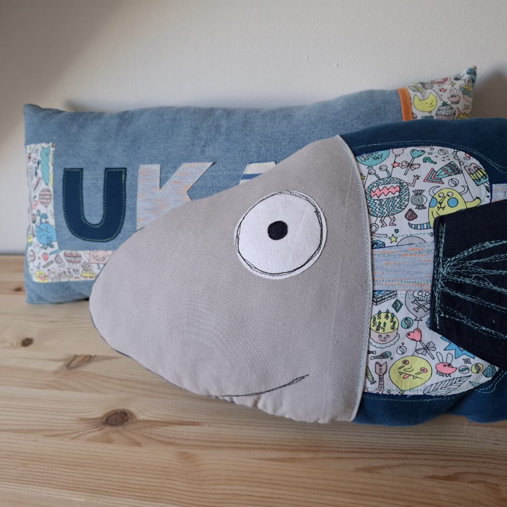 Nadine Miesenburg, Blauzone - Trauer begleiten, Erinnerung gestalten, Textilgestaltung aus Stoffen mit Erinnerungen, Kleidung von Verstorbenen