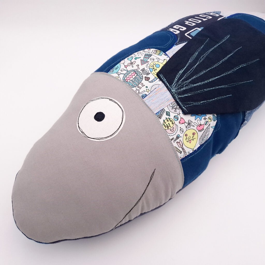 Nadine Miesenburg, Blauzone - Trauer begleiten, Erinnerung gestalten, Textilgestaltung aus Stoffen mit Erinnerungen, Kleidung von Verstorbenen