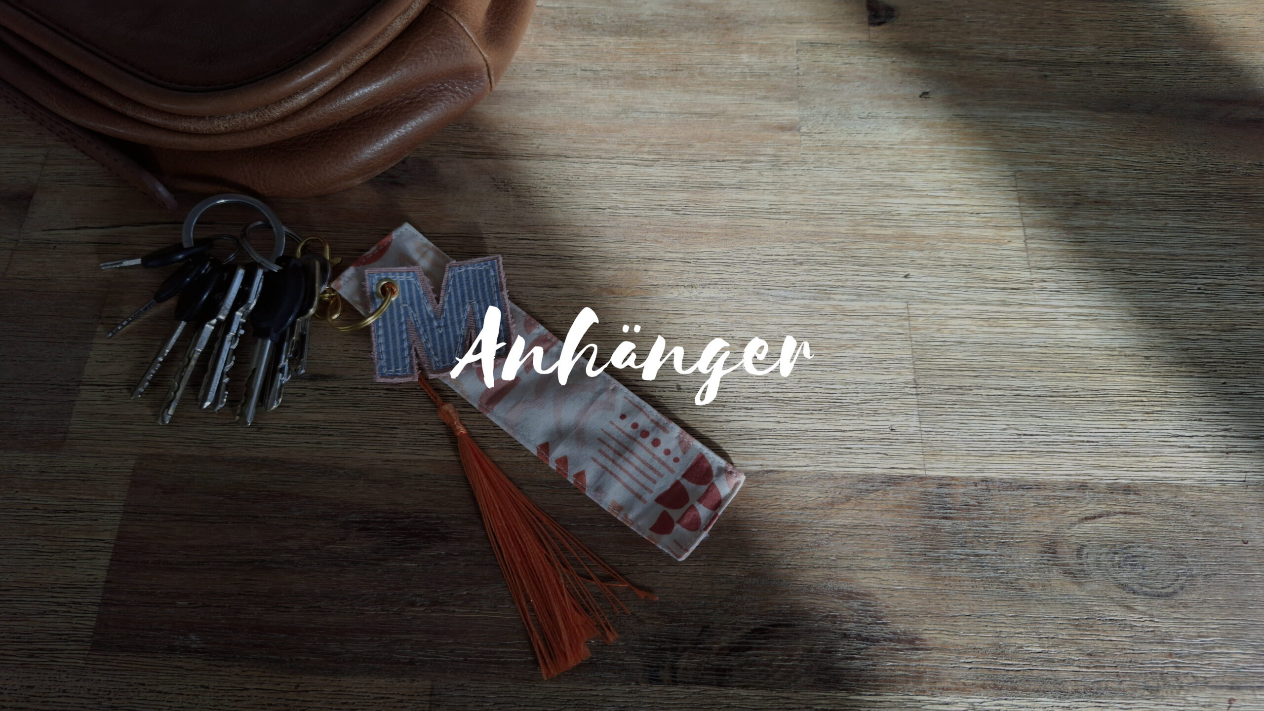 Homepage Startseite
Nadine Miesenburg, Blauzone Textilgestaltung aus Stoffen mit Erinnerungen, Trauerbegleitung, Erinnerungsarbeit,
Kleidung von Verstorbenen. In Zeiten von Trauer und Verlust zum Trösten und Erinnern.