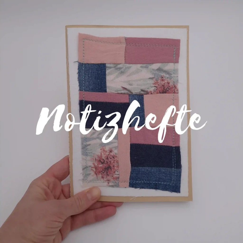 Homepage Produktseite Notizheft
Nadine Miesenburg, Blauzone Textilgestaltung aus Stoffen mit Erinnerungen, Trauerbegleitung, Erinnerungsarbeit,
Kleidung von Verstorbenen. In Zeiten von Trauer und Verlust zum Trösten und Erinnern.