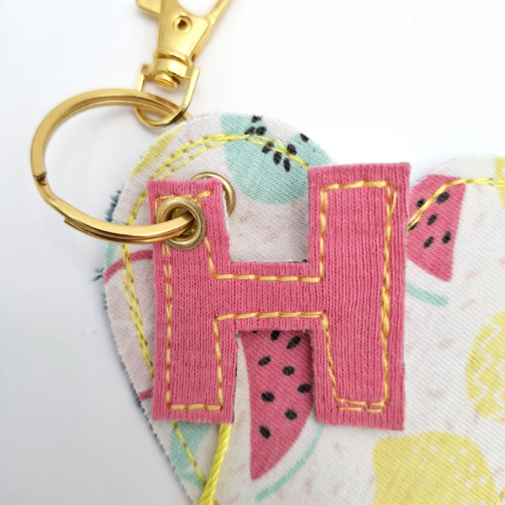 Nadine Miesenburg, Blauzone - Trauer begleiten, Erinnerung gestalten, Textilgestaltung aus Stoffen mit Erinnerungen, Kleidung von Verstorbenen