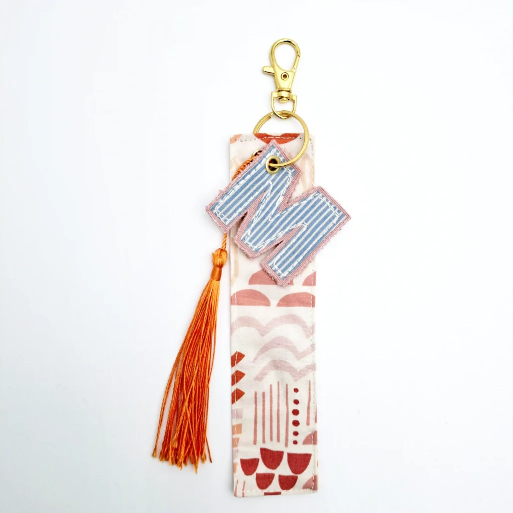 Nadine Miesenburg, Blauzone - Trauer begleiten, Erinnerung gestalten, Textilgestaltung aus Stoffen mit Erinnerungen, Kleidung von Verstorbenen