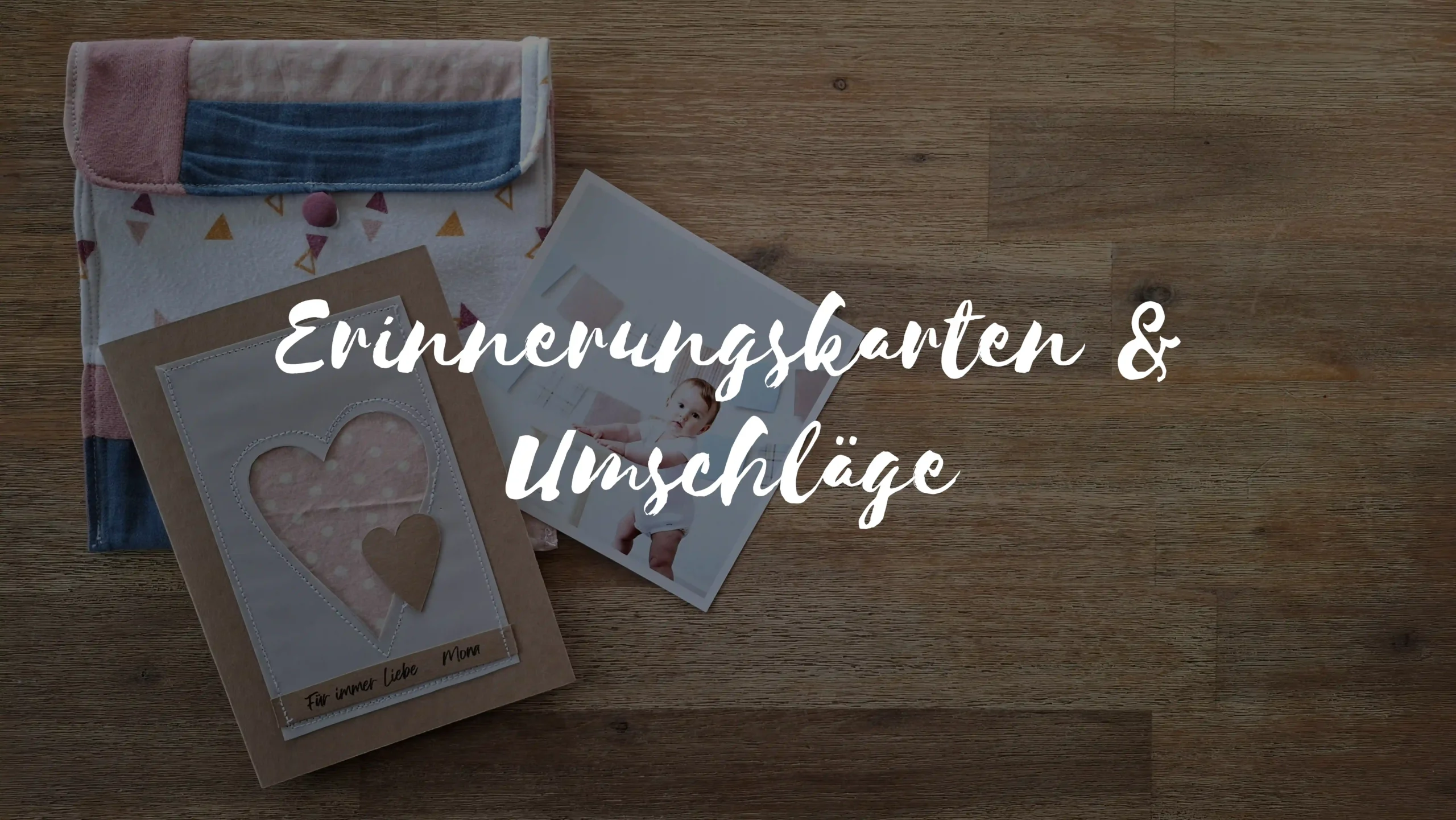 Homepage Titelbild Erinnerungskarten und Umschläge
Nadine Miesenburg, Blauzone Textilgestaltung aus Stoffen mit Erinnerungen, Trauerbegleitung, Erinnerungsarbeit,
Kleidung von Verstorbenen. In Zeiten von Trauer und Verlust zum Trösten und Erinnern.