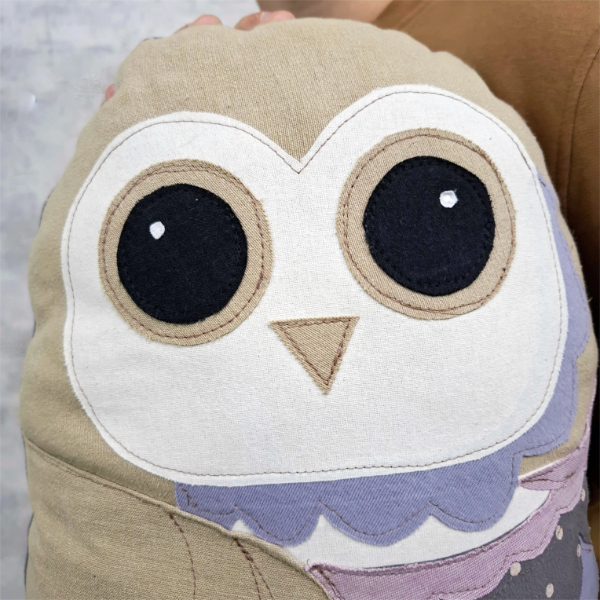 Kuschelfreundin "Eule", Individuelle Erinnerungsstücke und Trost aus Stoff aus Kleidung von Verstorbenen und geliebten Fellnasen. Nadine Miesenburg von der Blauzone